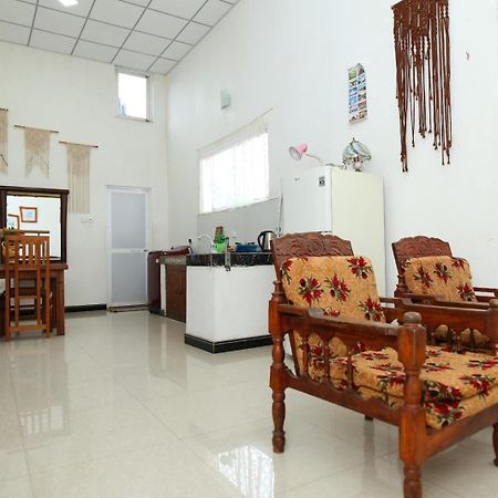Sujee'S Guest House With Two Bed Rooms 阿努拉德普勒 外观 照片